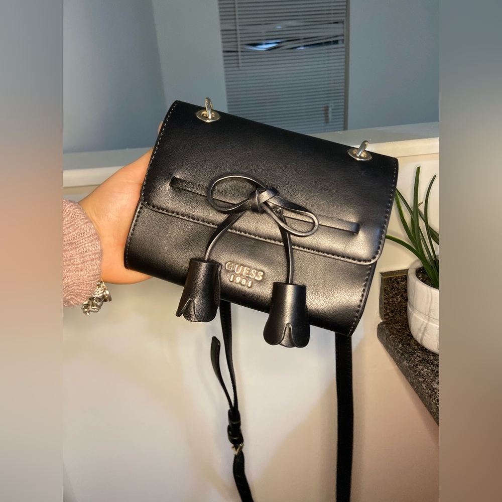 Guess Crossbody🖤